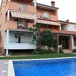 Aura Residence
